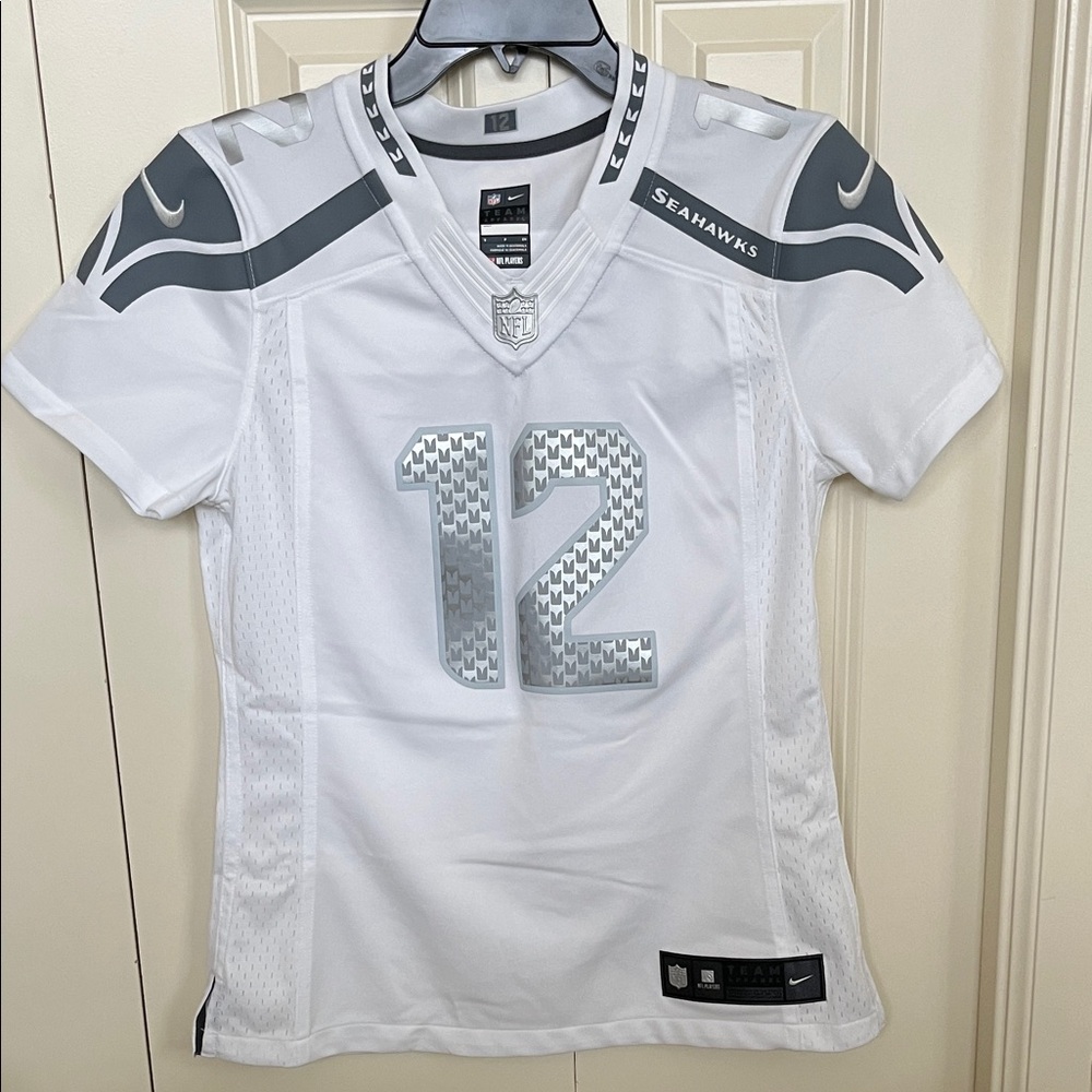 Seattle Seahawks woman’s white 12th fan Jersey